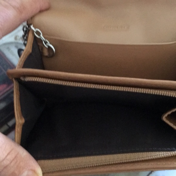 Coach tan wallet with key ring 6 compartment - Picture 3 of 7